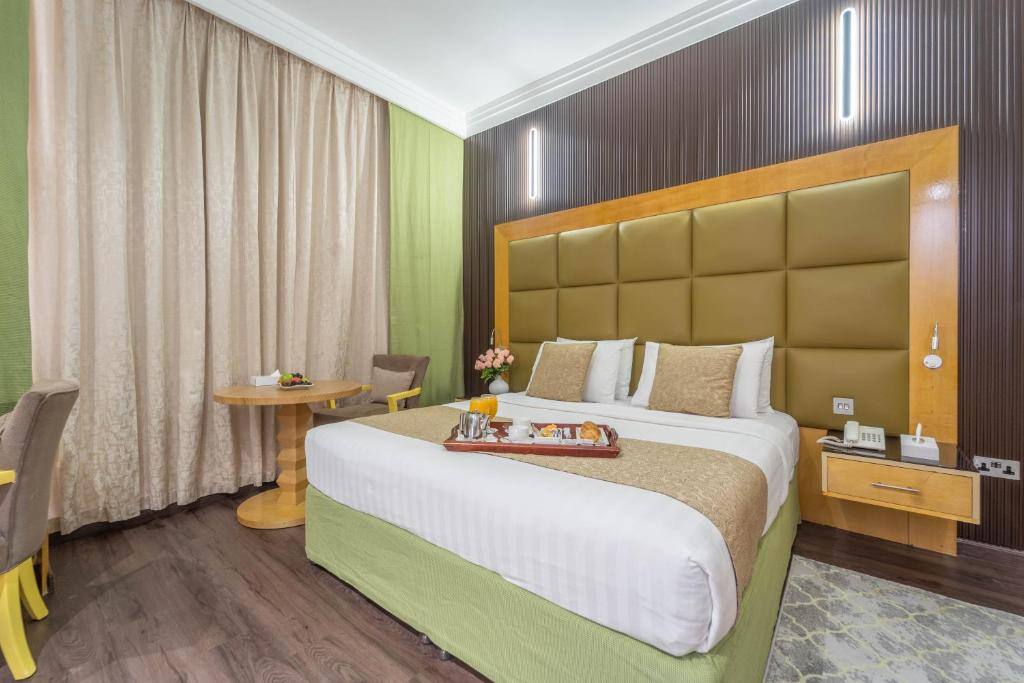 Breakfast tray served in a guest room